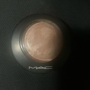 Mac Mineralized Skinfinish I. Soft and Gentle